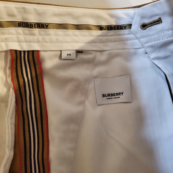 Burberry Pleated Tan / Camel Shorts - Picture 5 of 5